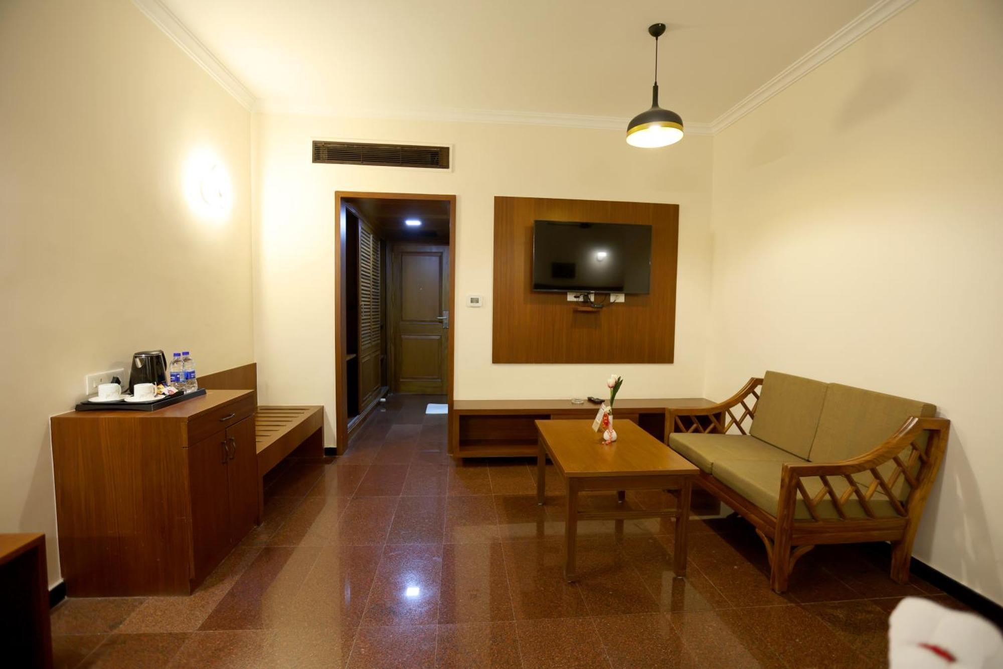 Breeze Residency Hotel Tiruchirappalli Exterior photo